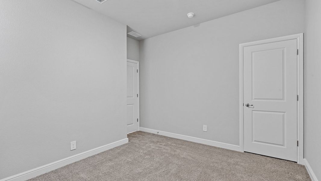 Spacious, unfurnished interior of a new home in Trails of Elizabeth Creek, Fort Worth (Image 33). Spacious, unfurnished interior of a new home in Trails of Elizabeth Creek, Fort Worth (Image 33).