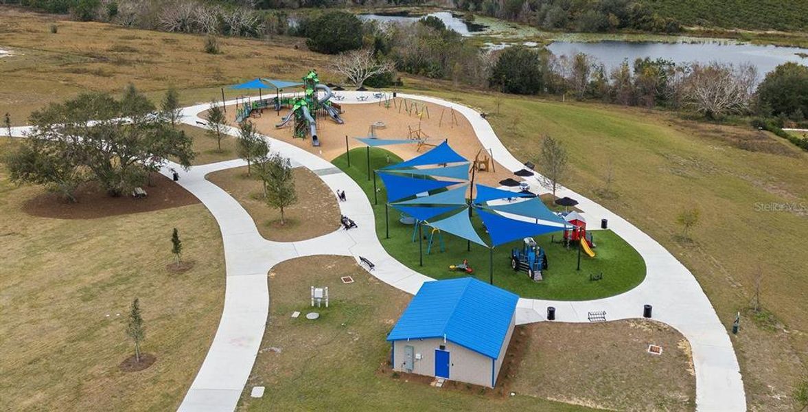 Community amenities in , Groveland (Image 25).