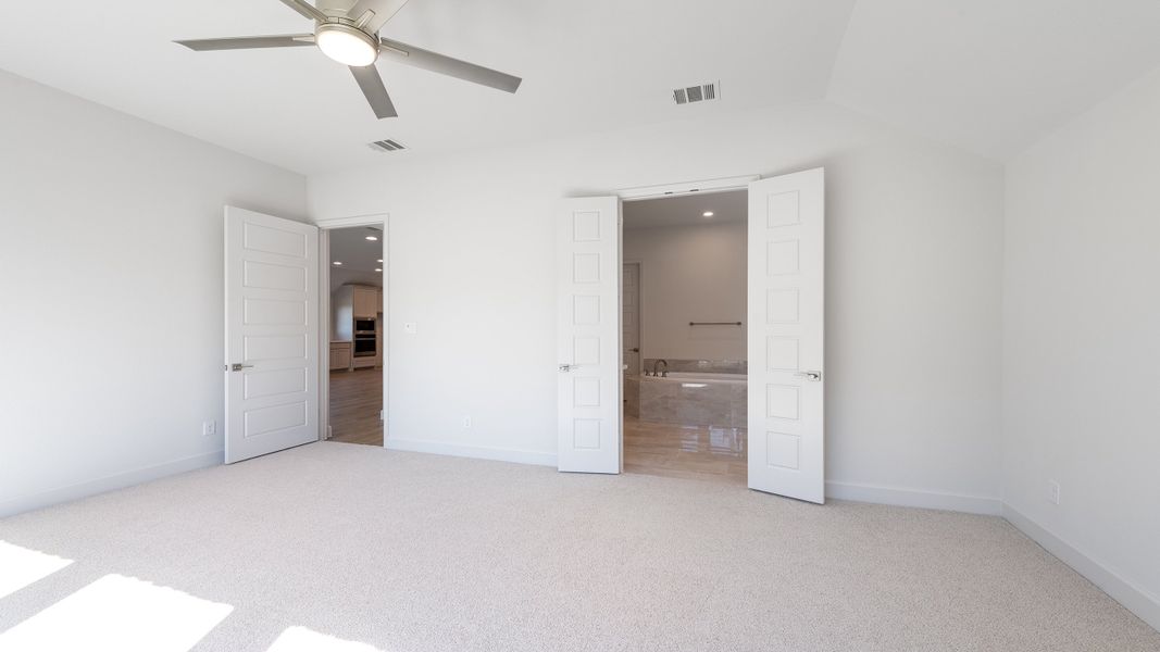 Spacious, unfurnished interior of a new home in Hillstead 50', Lavon (Image 75).