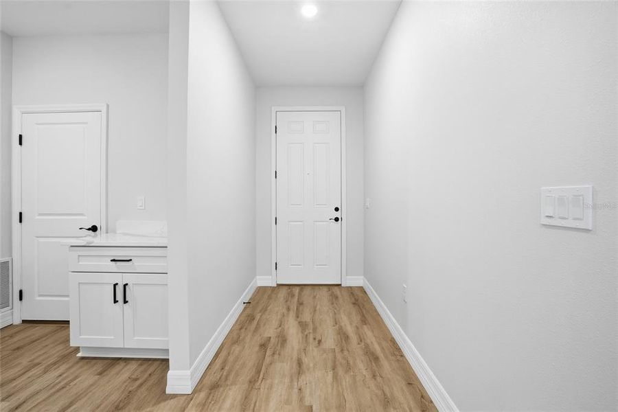 Spacious, unfurnished interior of a new home in , Ocala (Image 31).