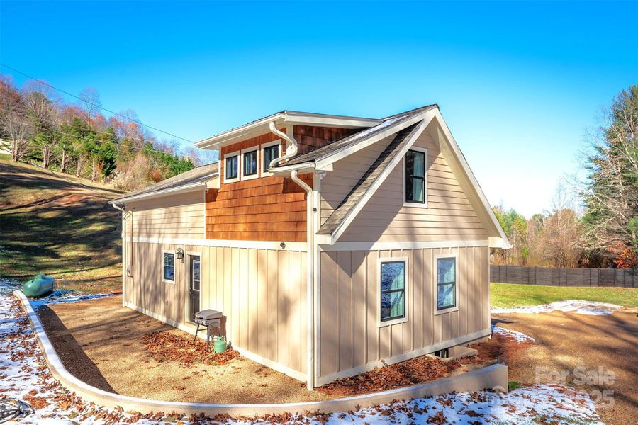 Image 42 of a home in .