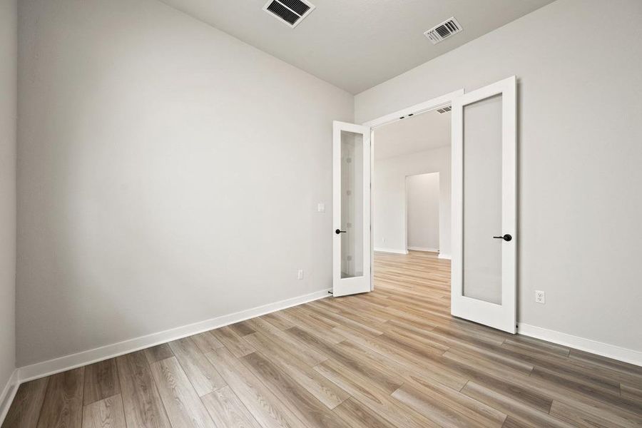 Spacious, unfurnished interior of a new home in Lagos Reserve, Manor (Image 25).