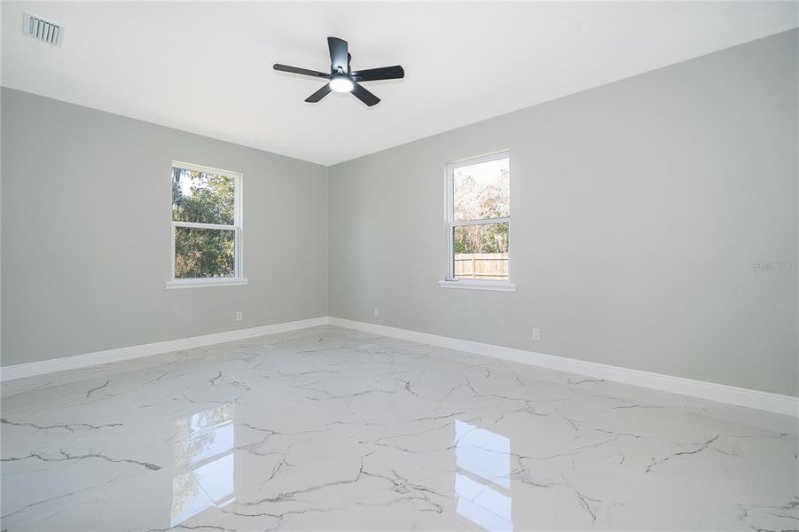 Spacious, unfurnished interior of a new home in , Orlando (Image 11).