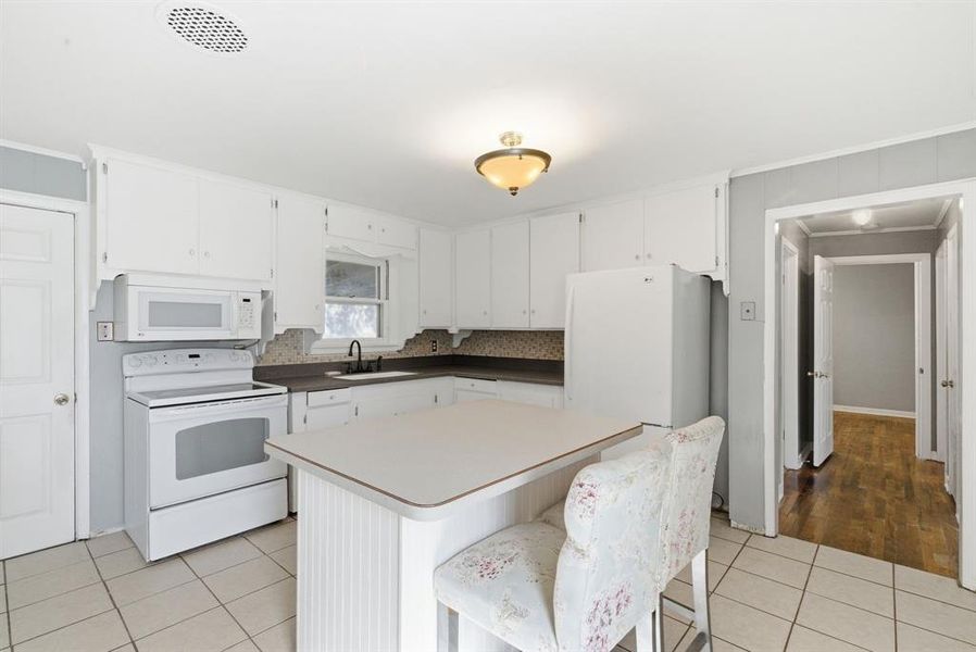 Furnished interior view inside a new home in , Weatherford (Image 8).