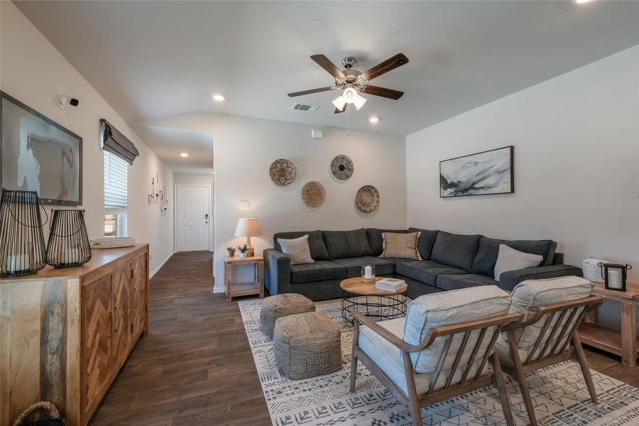 *All images, rooms measurements are approximate. All information, including pricing, is subject to change.