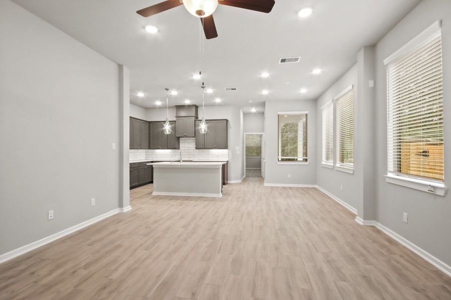Spacious, unfurnished interior of a new home in Santa Rita Ranch, Liberty Hill (Image 21).