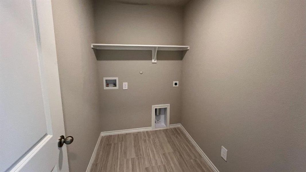 Spacious, unfurnished interior of a new home in Rosewood at Beltmill, Fort Worth (Image 15).