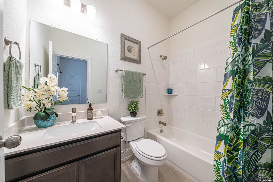 Furnished interior view inside a new home in Ladera - Laurel Hollow 60', San Antonio (Image 9).