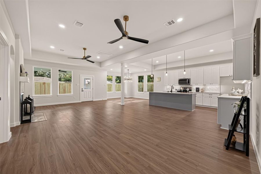 Spacious, unfurnished interior of a new home in , Deer Park (Image 23).