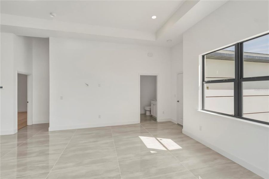 Spacious, unfurnished interior of a new home in , Port Charlotte (Image 62).