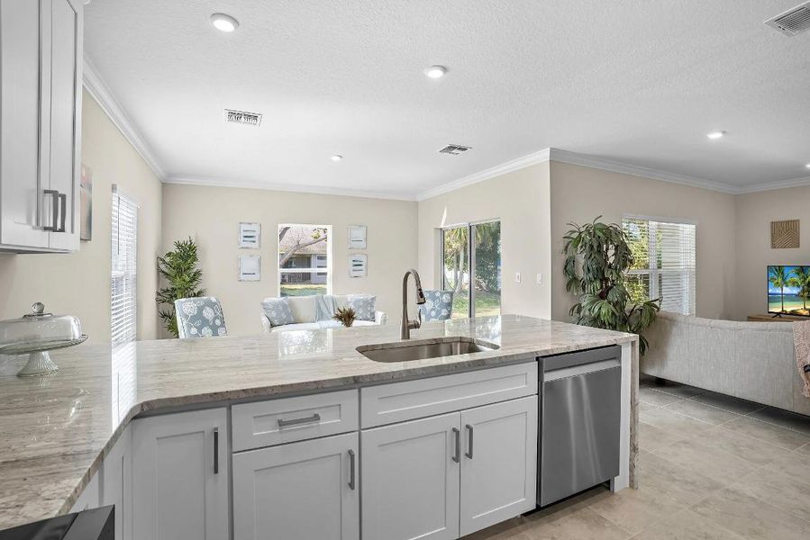 418-Easy-St-HigMedia-019-2000