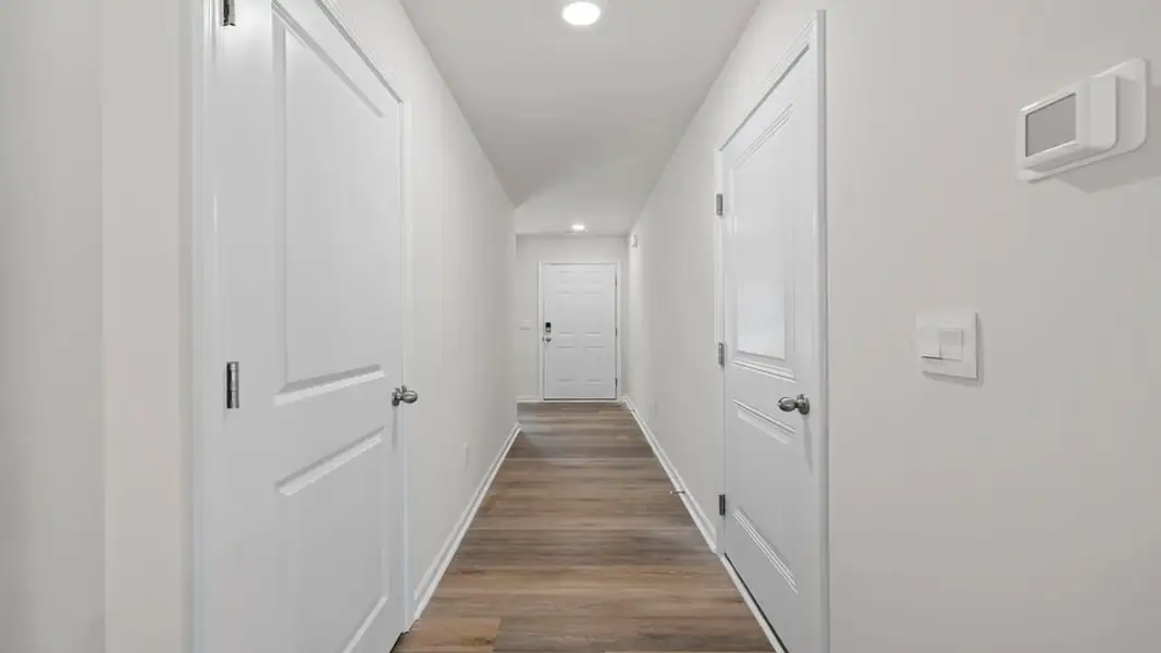 Spacious, unfurnished interior of a new home in Seneca Falls, Seneca (Image 12).