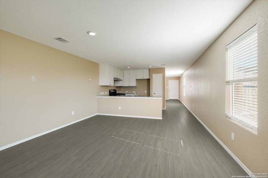 Spacious, unfurnished interior of a new home in , San Antonio (Image 15).