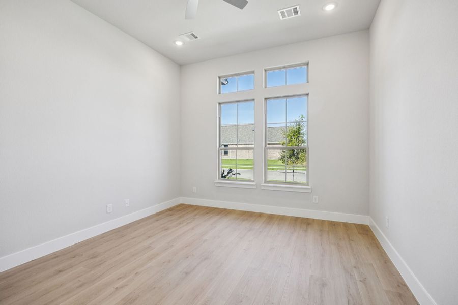 Spacious, unfurnished interior of a new home in Dove Hollow, Waxahachie (Image 22). Spacious, unfurnished interior of a new home in Dove Hollow, Waxahachie (Image 22).