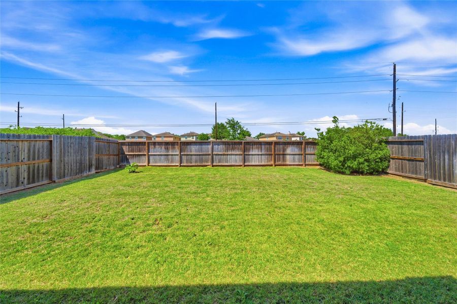 Exterior details and patio area of a home in Candela, Richmond (Image 3).