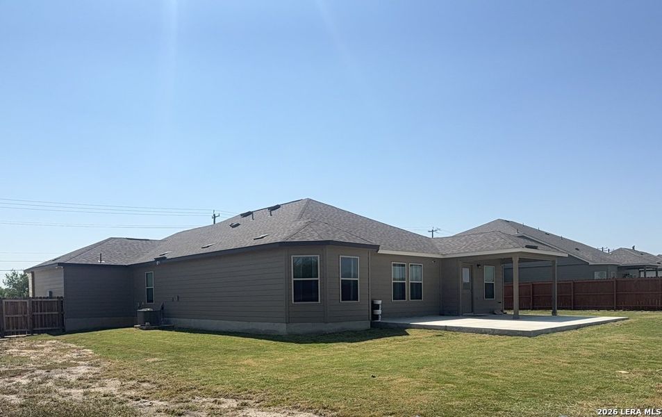 Exterior details and patio area of a home in Jordan's Ranch, San Antonio (Image 3).