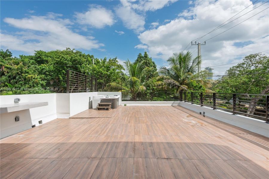 Exterior details and patio area of a home in , Miami (Image 3).
