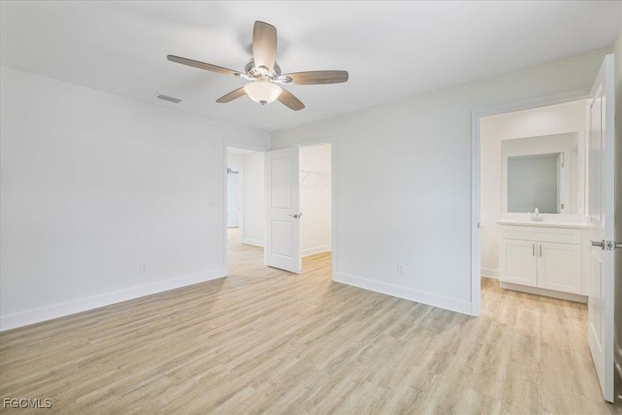Spacious, unfurnished interior of a new home in Cape Coral, Cape Coral (Image 27).