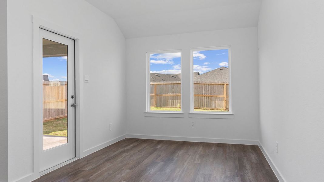 Spacious, unfurnished interior of a new home in Westland Ranch 50' Homesites, League City (Image 9).
