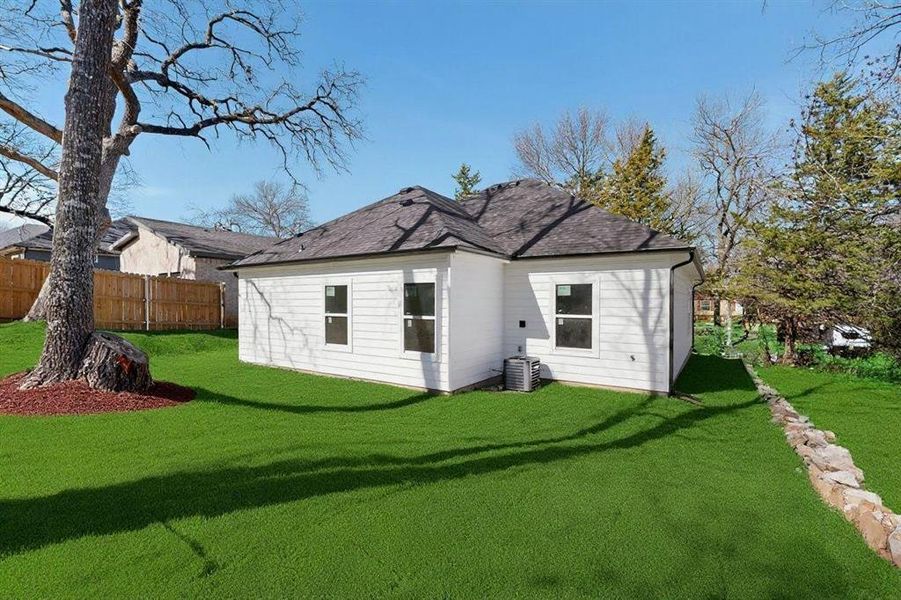 Exterior details and patio area of a home in , Denison (Image 19).