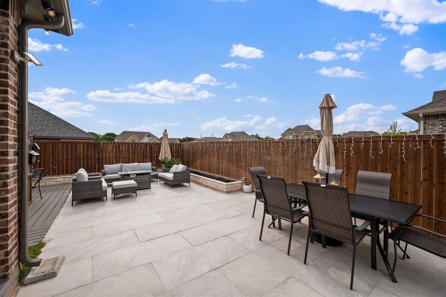 Exterior details and patio area of a home in , Van Alstyne (Image 3).