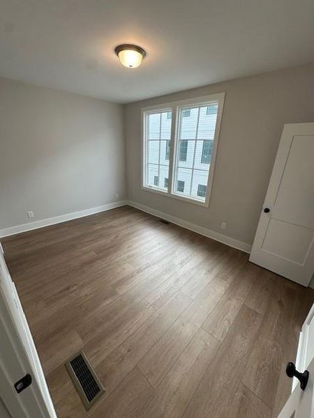 Spacious, unfurnished interior of a new home in , Atlanta (Image 8).