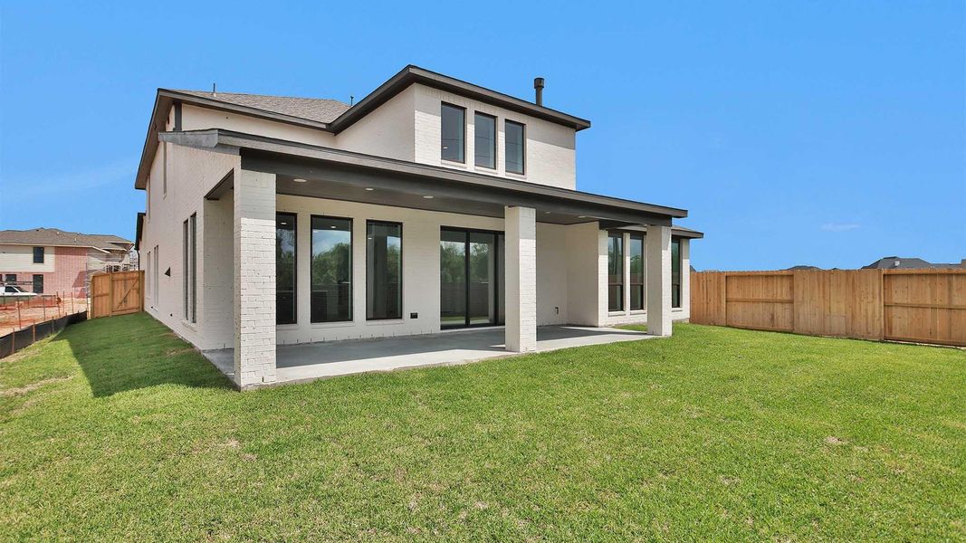 Exterior details and patio area of a home in Sienna, Missouri City (Image 4).