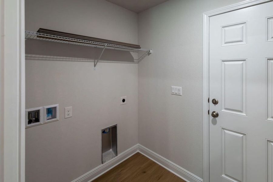 Representative unfurnished interior of a home built from the 2005 by Adams Homes in Parkland Place, Pace (Image 16).