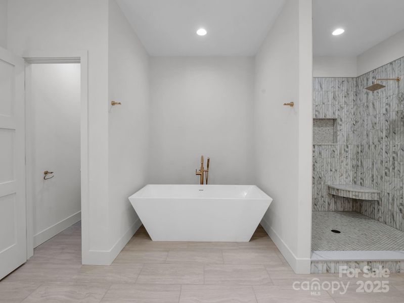 Primary Soaker Tub Primary Soaker Tub