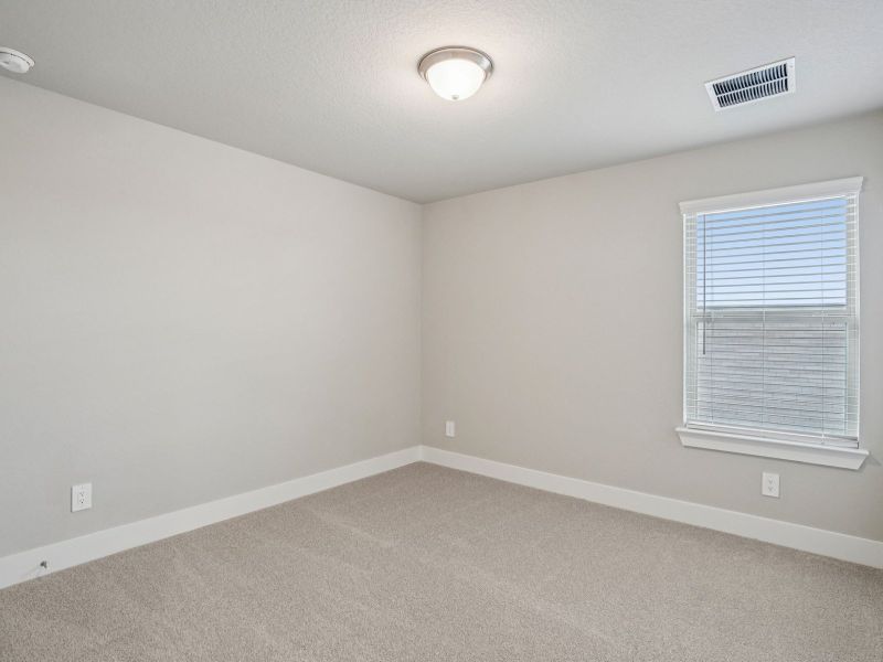 Spacious, unfurnished interior of a new home in Lark Canyon, New Braunfels (Image 25).