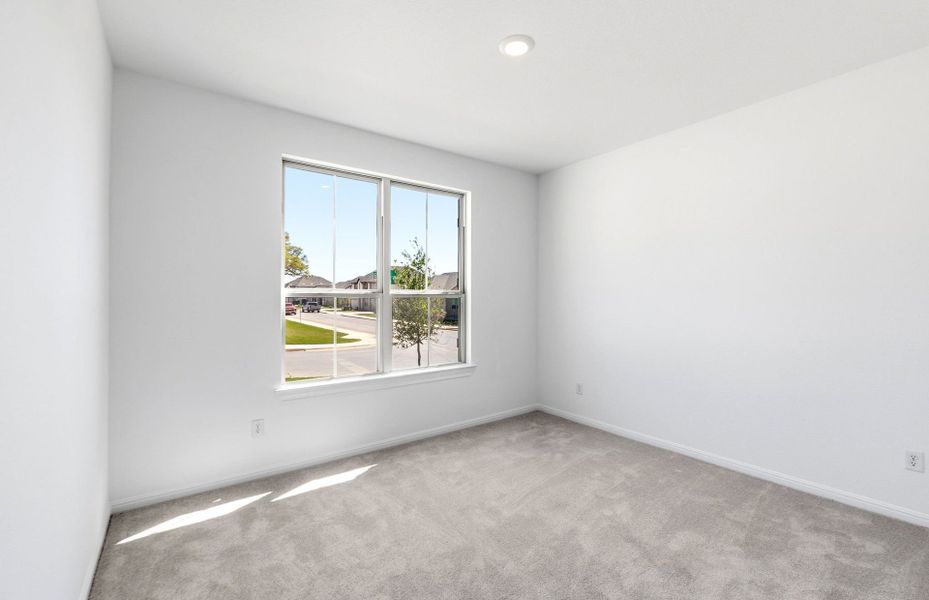 Spacious, unfurnished interior of a new home in Crescent Bluff, Georgetown (Image 39).