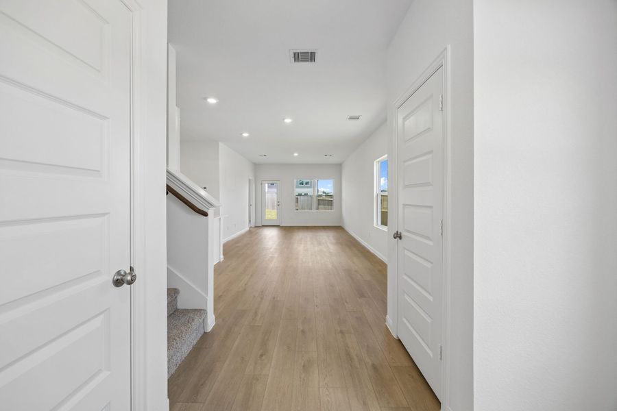 Spacious, unfurnished interior of a new home in Magnolia Springs, Montgomery (Image 16). Spacious, unfurnished interior of a new home in Magnolia Springs, Montgomery (Image 16).