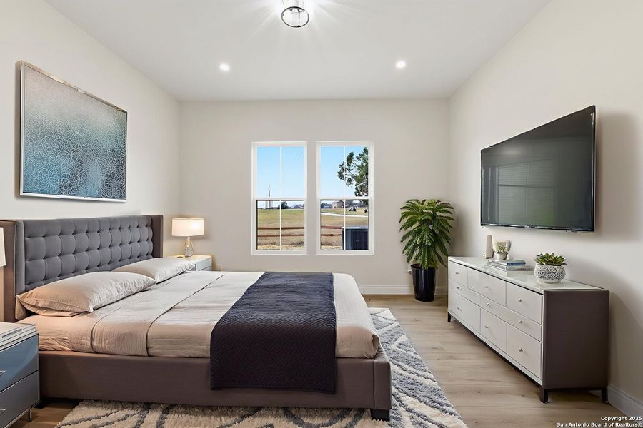 Furnished interior view inside a new home in , Bandera (Image 16).