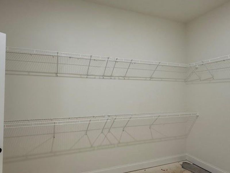 Spacious, unfurnished interior of a new home in , Temple (Image 10).