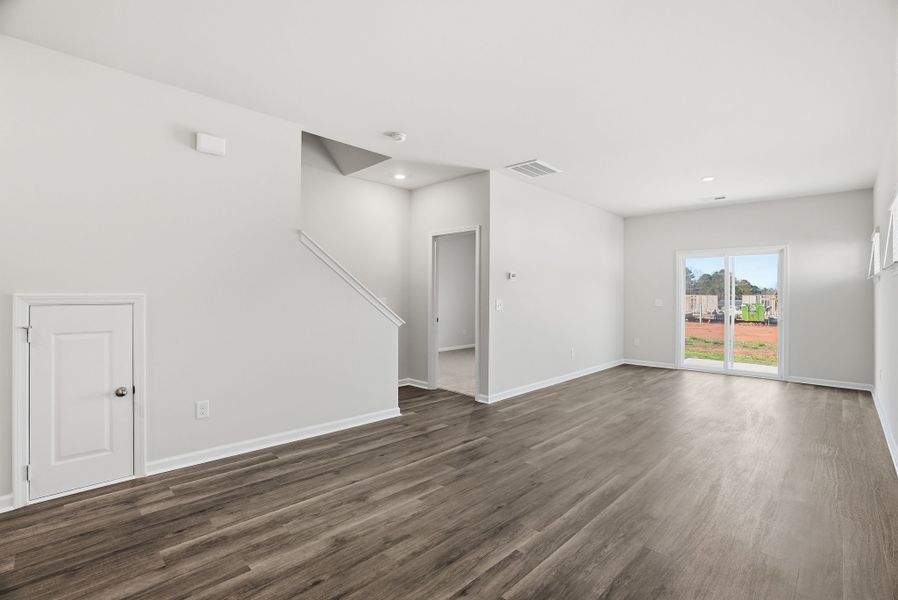 Spacious, unfurnished interior of a new home in Towns at Lake Greenwood, Greenwood (Image 11).