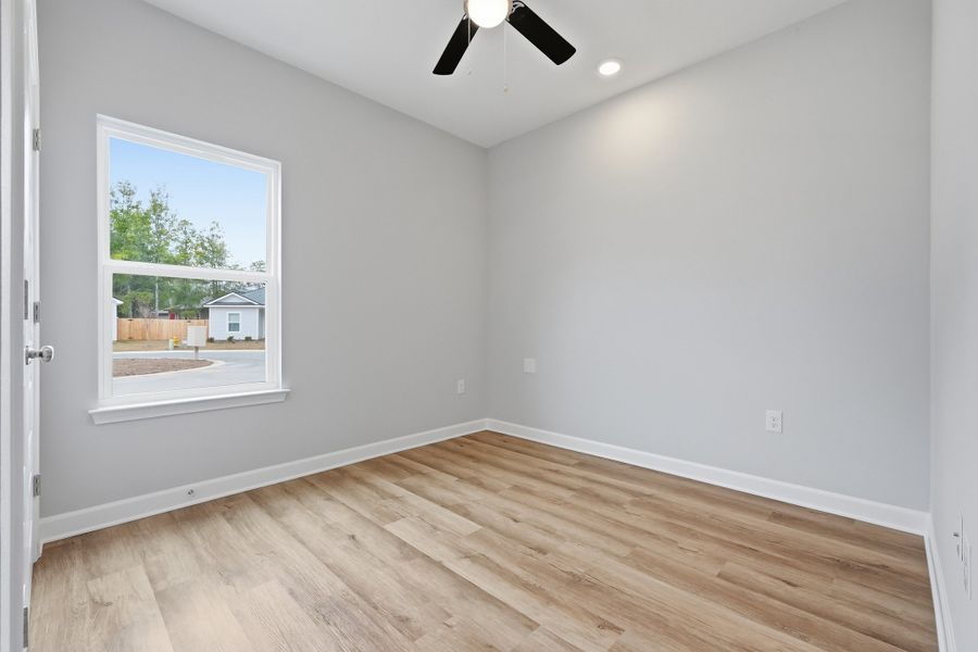 Spacious, unfurnished interior of a new home in Live Oak Cottages, Freeport (Image 39).