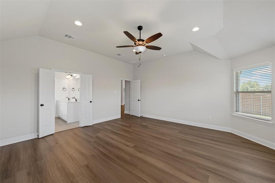 Spacious, unfurnished interior of a new home in Renaissance, Waco (Image 21).