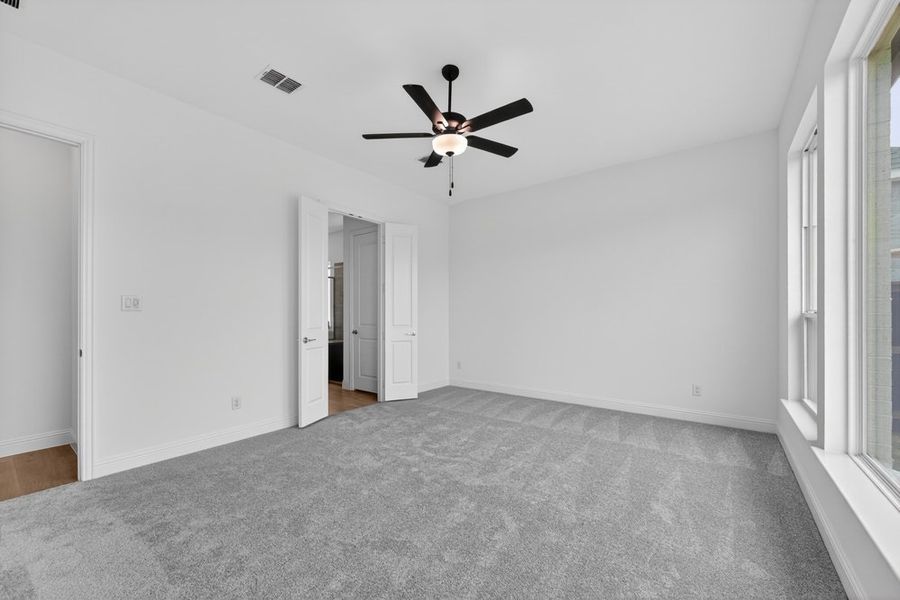Spacious, unfurnished interior of a new home in The Ridge at Northlake, Northlake (Image 18).