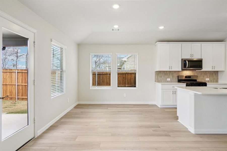Photo is not of the actual home, but is an inspirational photo of builder’s model home and may depict options, furnishings, and/or decorator features that are not included. Photo is not of the actual home, but is an inspirational photo of builder’s model home and may depict options, furnishings, and/or decorator features that are not included.