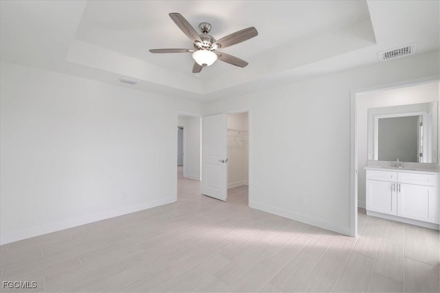 Spacious, unfurnished interior of a new home in Cape Coral, Cape Coral (Image 25).