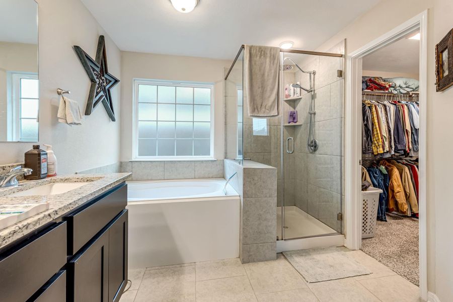 Large Master Bath, double vanities