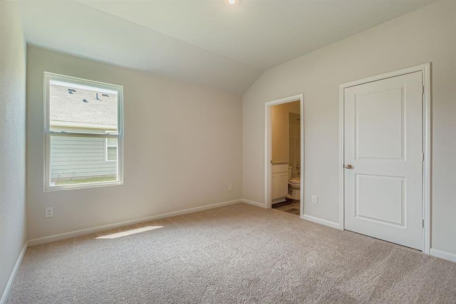 Spacious, unfurnished interior of a new home in Middlefield Village, Dallas (Image 11).