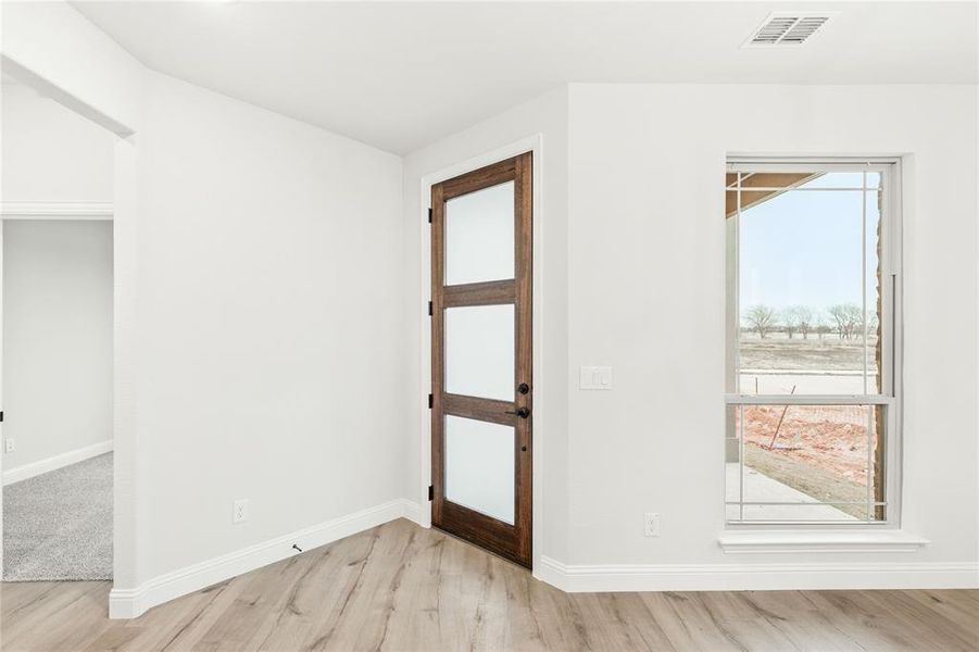 Spacious, unfurnished interior of a new home in Stone River Glen, Royse City (Image 22).