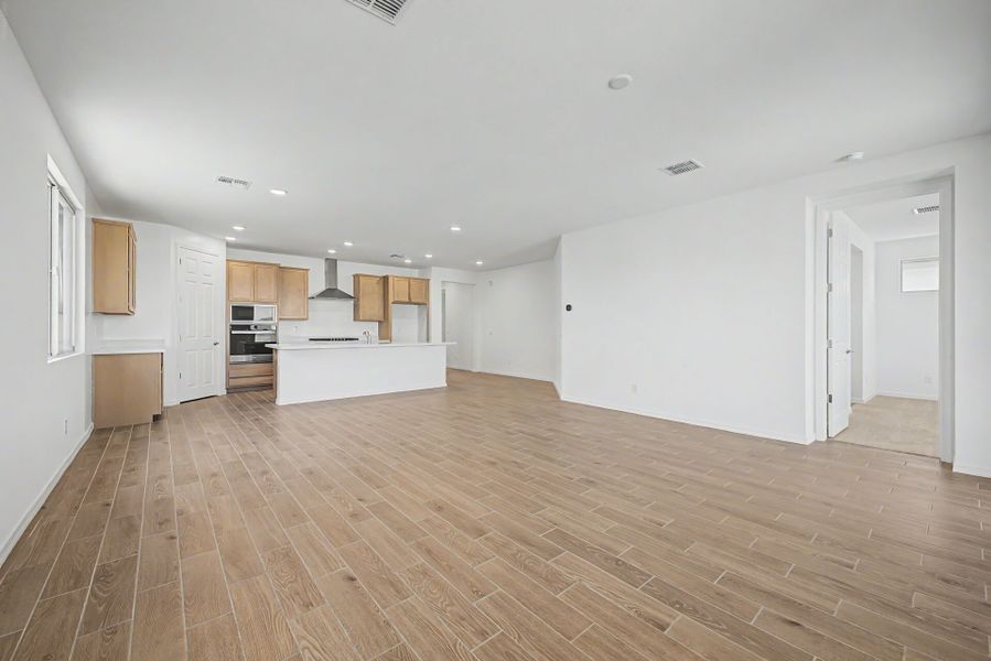 Spacious, unfurnished interior of a new home in Soleo, San Tan Valley (Image 6).