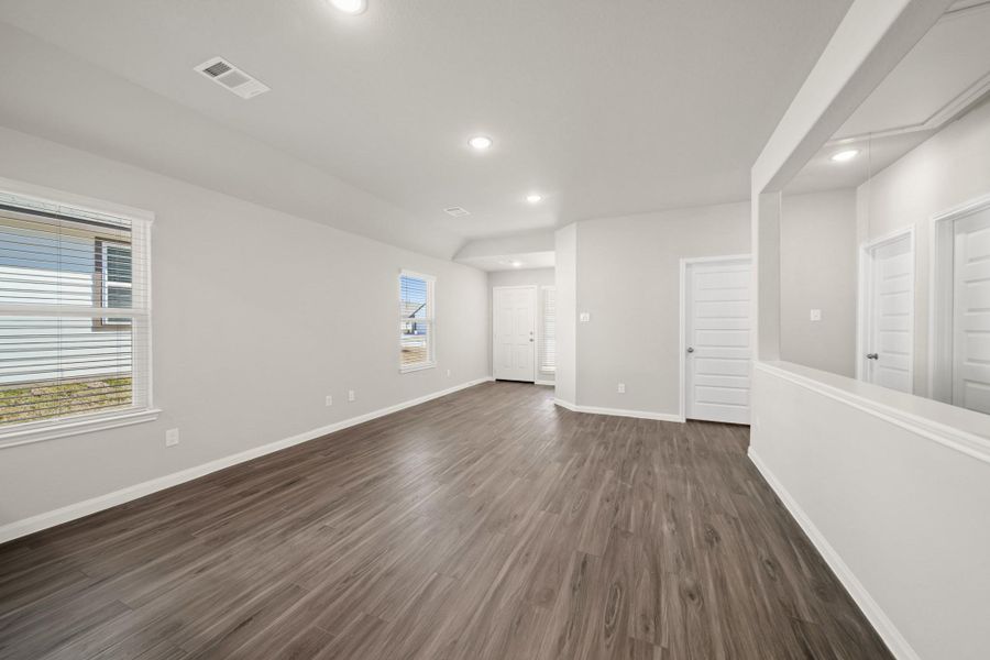 Spacious, unfurnished interior of a new home in Hunter's Creek, Huntsville (Image 8). Spacious, unfurnished interior of a new home in Hunter's Creek, Huntsville (Image 8).
