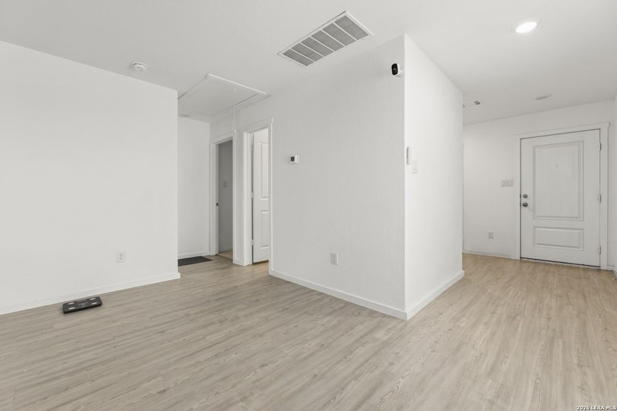 Spacious, unfurnished interior of a new home in Navarro Ranch, Seguin (Image 9). Spacious, unfurnished interior of a new home in Navarro Ranch, Seguin (Image 9).