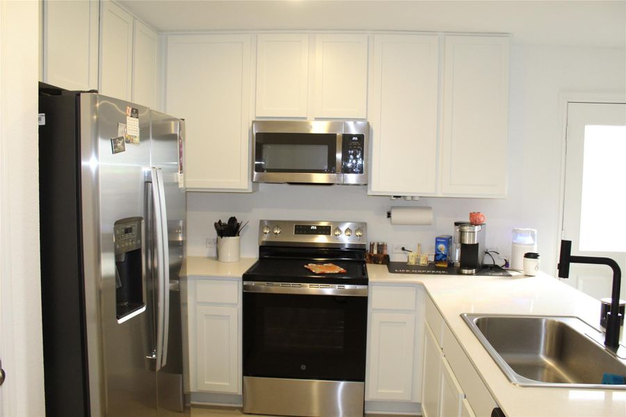 Furnished interior view inside a new home in Cielo Gardens: Belmar Collection, Jarrell (Image 17).