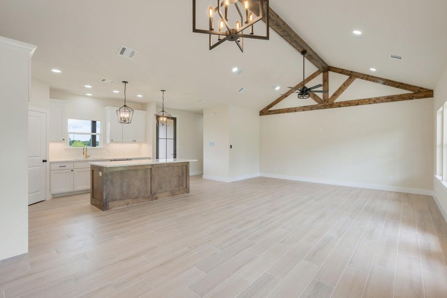 Spacious, unfurnished interior of a new home in , Franklin (Image 15).
