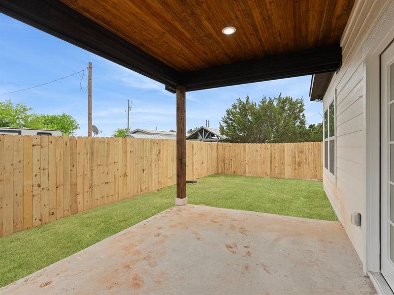 Exterior details and patio area of a home in , Granbury (Image 3).