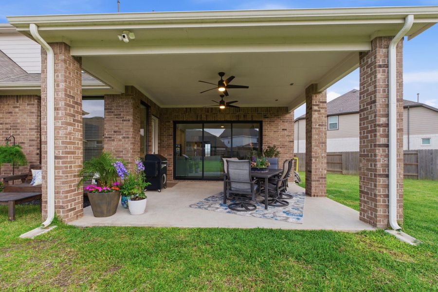 Exterior details and patio area of a home in Sunterra 45ft, Katy (Image 3).